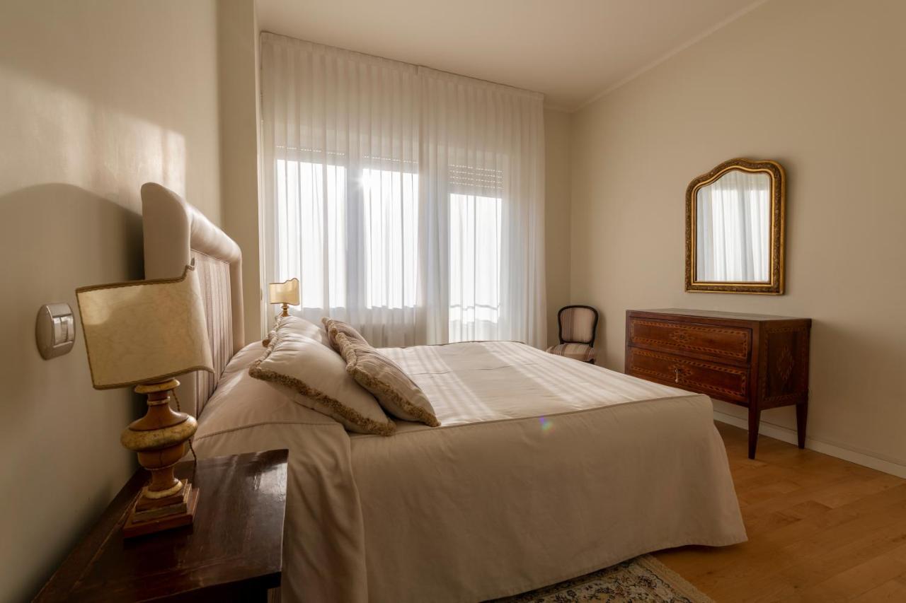 Casa Gramsci Luxury Apartment Πέζαρο Εξωτερικό φωτογραφία